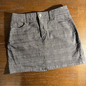 American Eagle Outfitters Black and White Plaid Stretchy Mini Skirt - Size 2